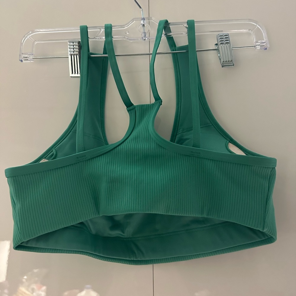 ALO-Airlift Ribbed Jump Start V-Neck Bra - Picture 4 of 5